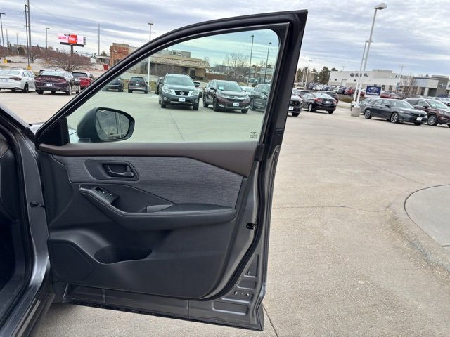 Used 2021 Nissan Rogue S image 22