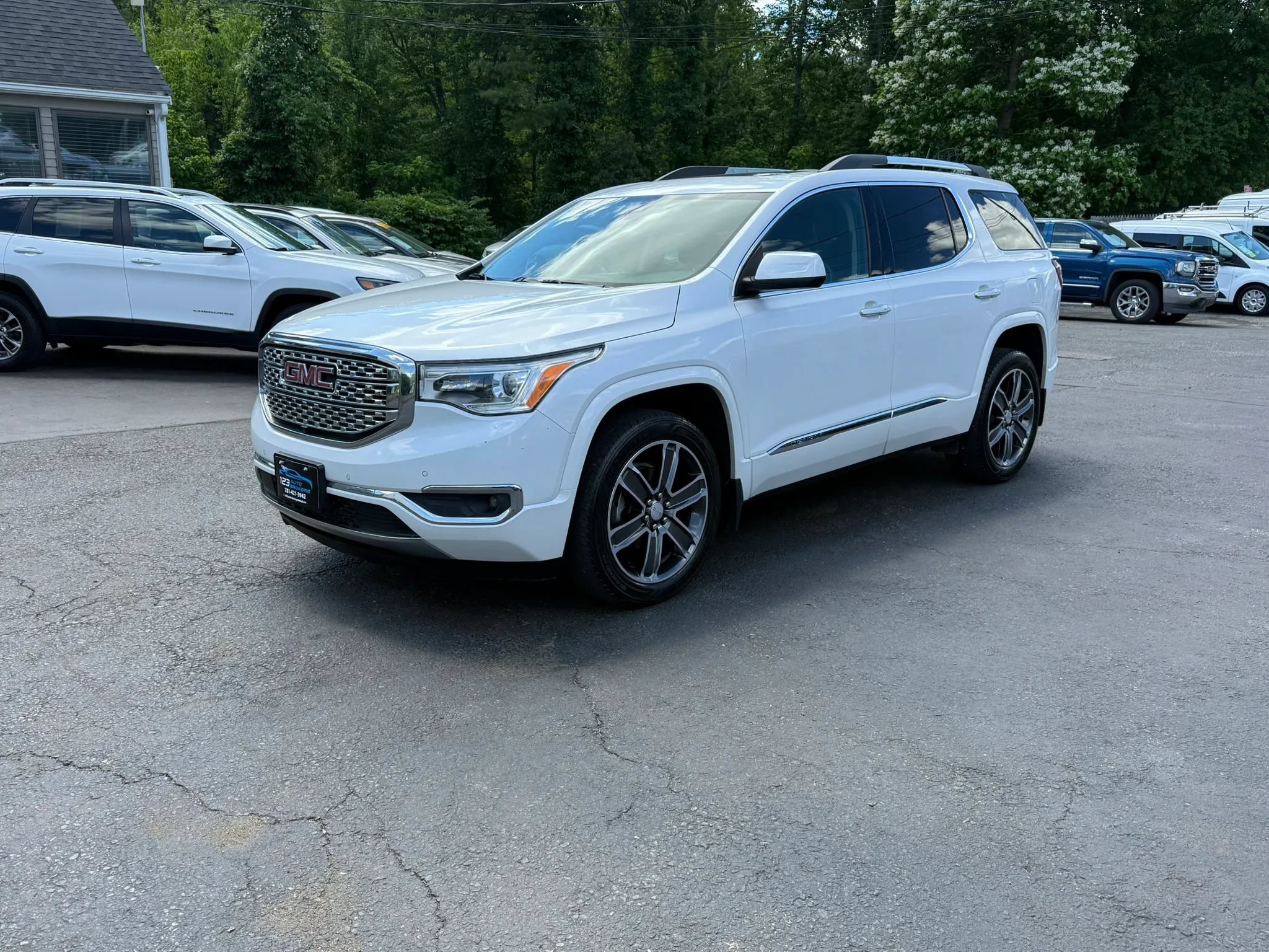 Used 2018 GMC Acadia Denali w/ Technology Package AWD/4WD image 3