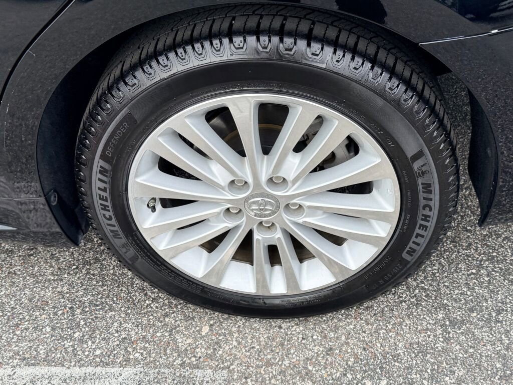 Used 2015 Toyota Avalon XLE Touring image 9