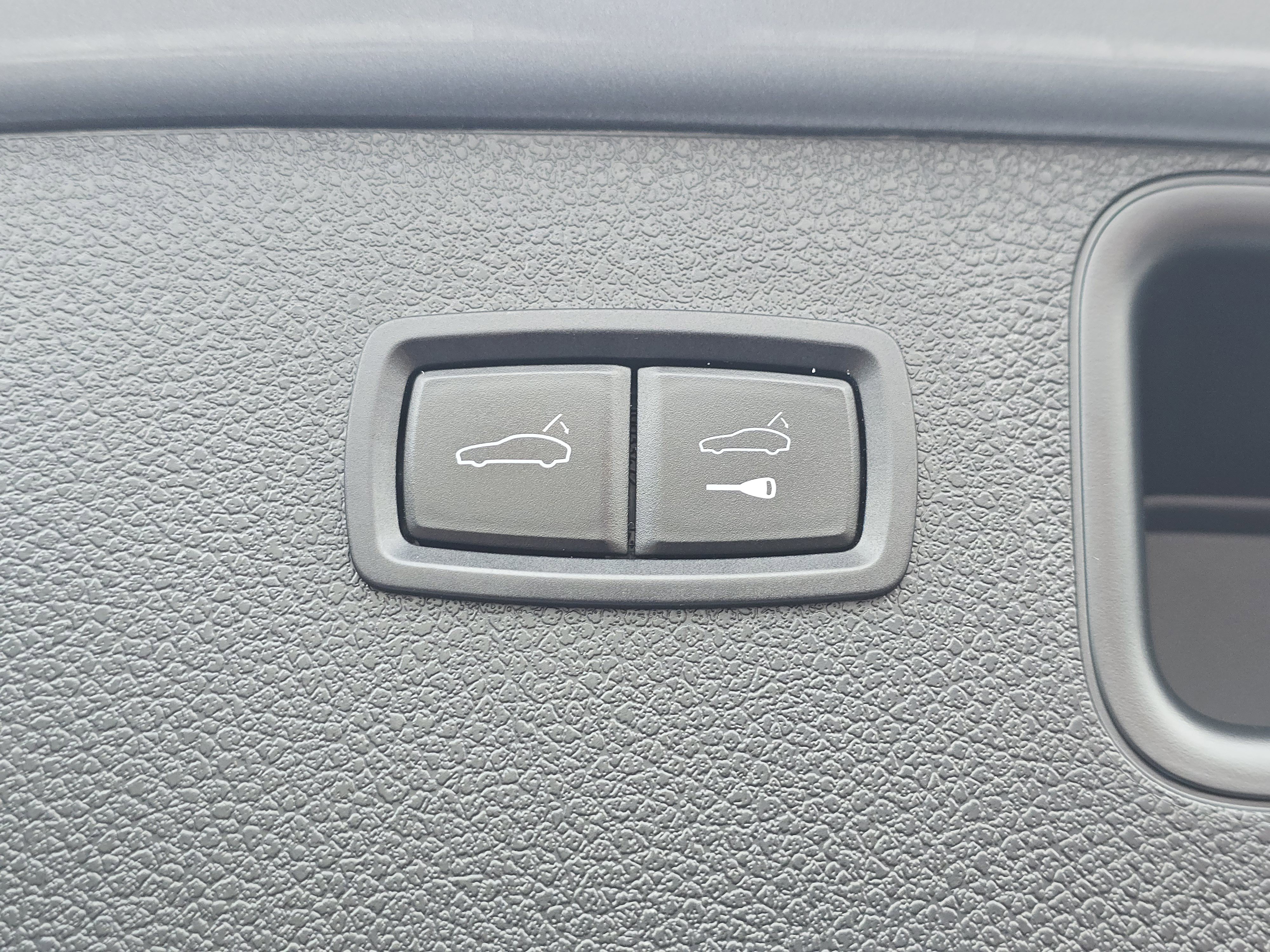 Certified 2023 Porsche Macan image 16