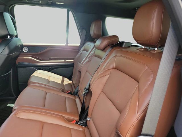 Used 2025 Lincoln Navigator Reserve image 10