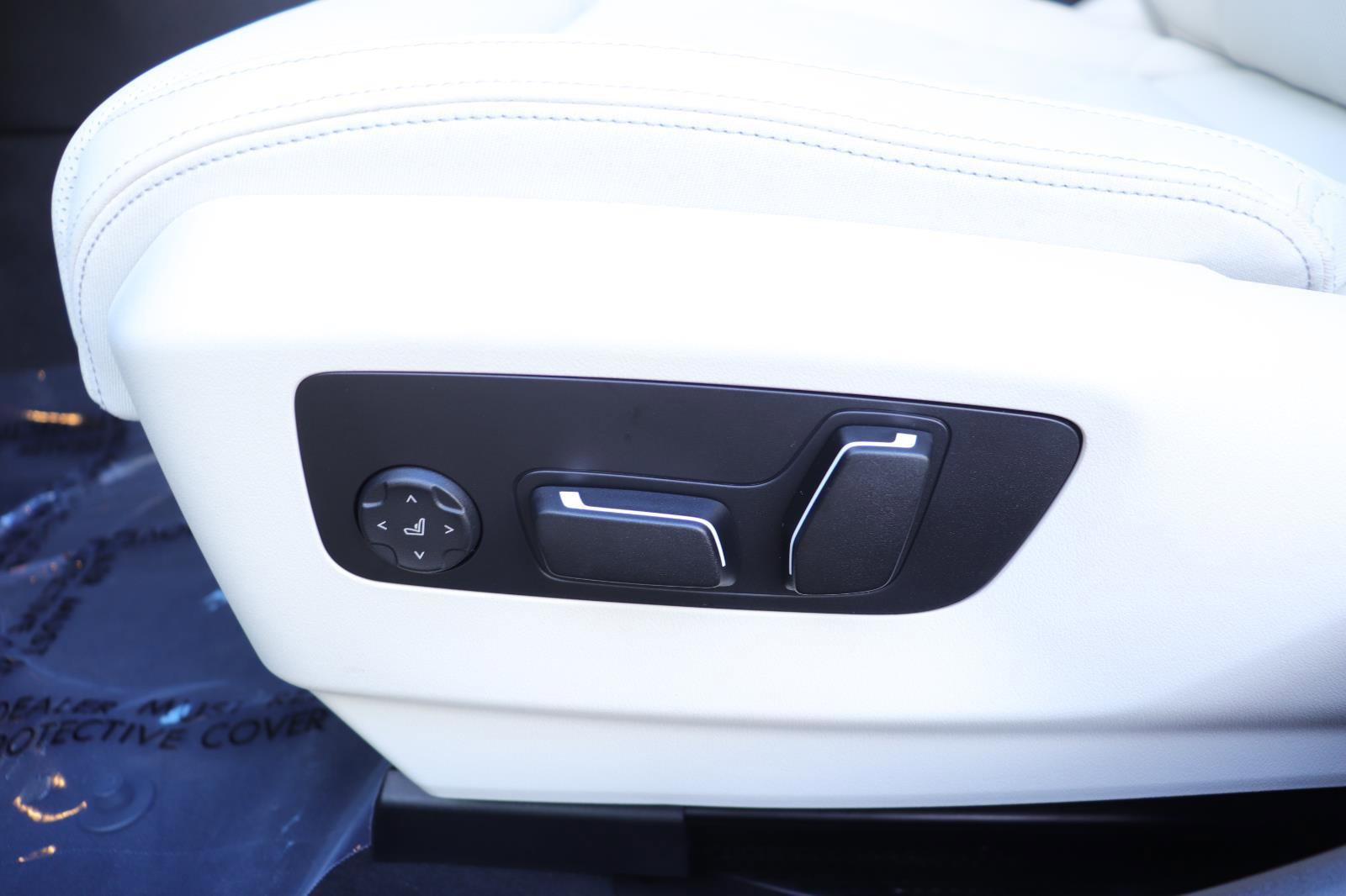 Used 2025 BMW 530i w/ Executive Package image 27