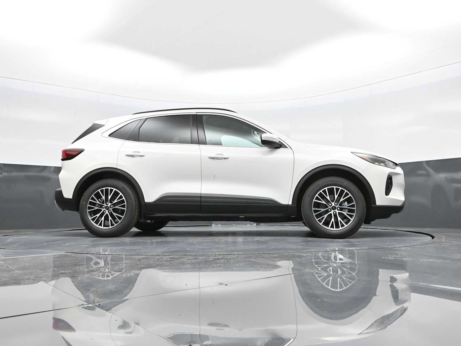 New 2025 Ford Escape SE FWD image 39