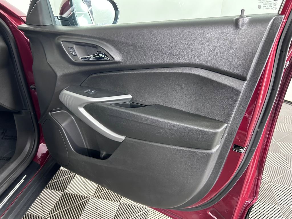Used 2024 Chevrolet Trax LS w/ LS Convenience Package FWD image 16
