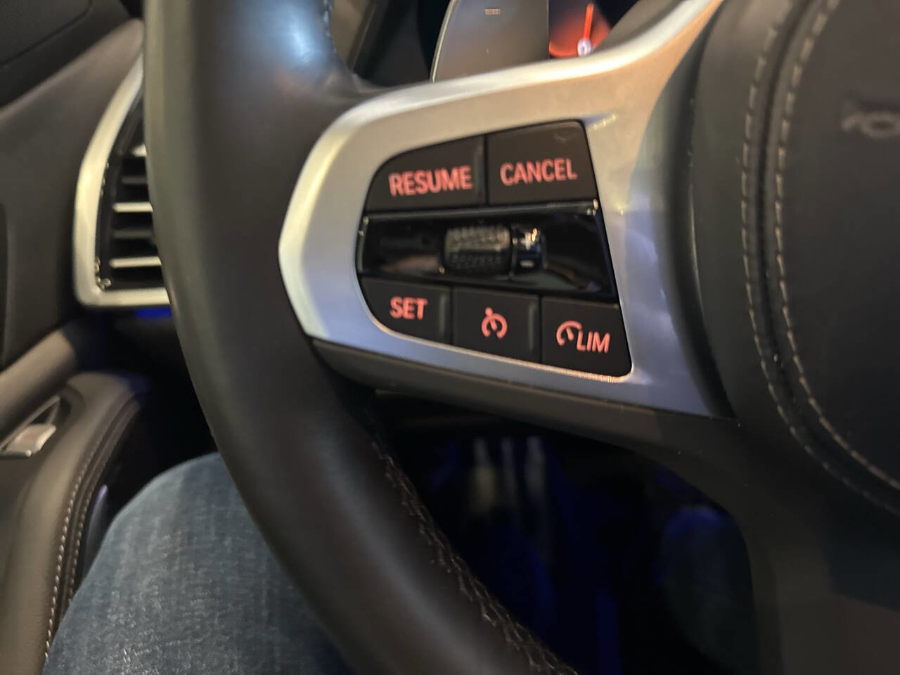 Used 2022 BMW X7 xDrive40i w/ M Sport Package image 39