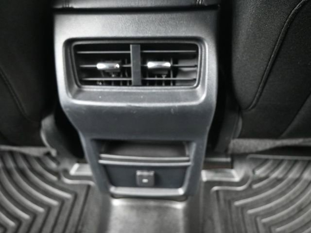 Used 2019 Ford Edge SE FWD image 29