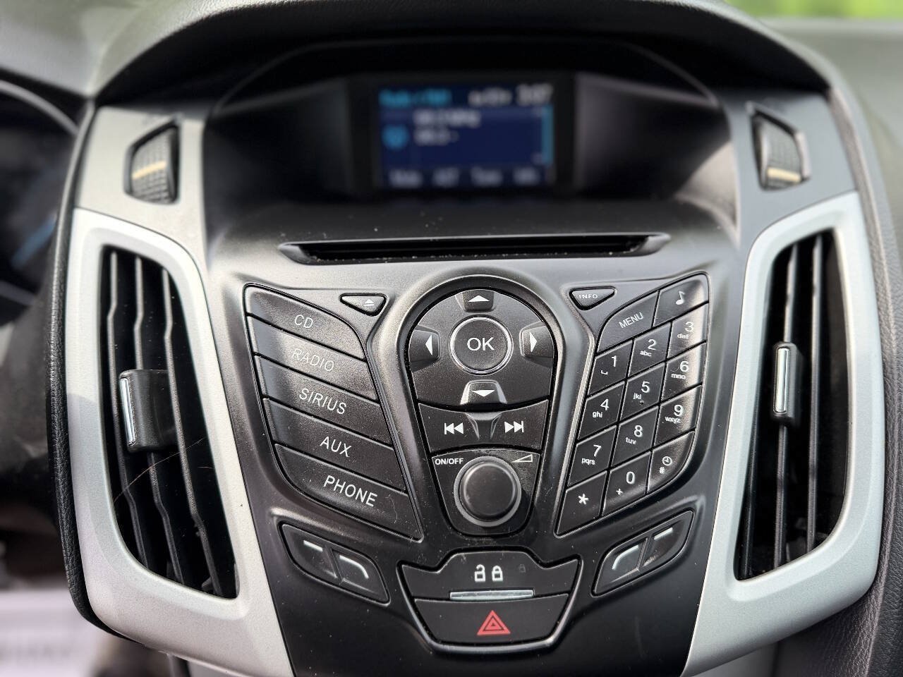 Used 2013 Ford Focus SE FWD image 15