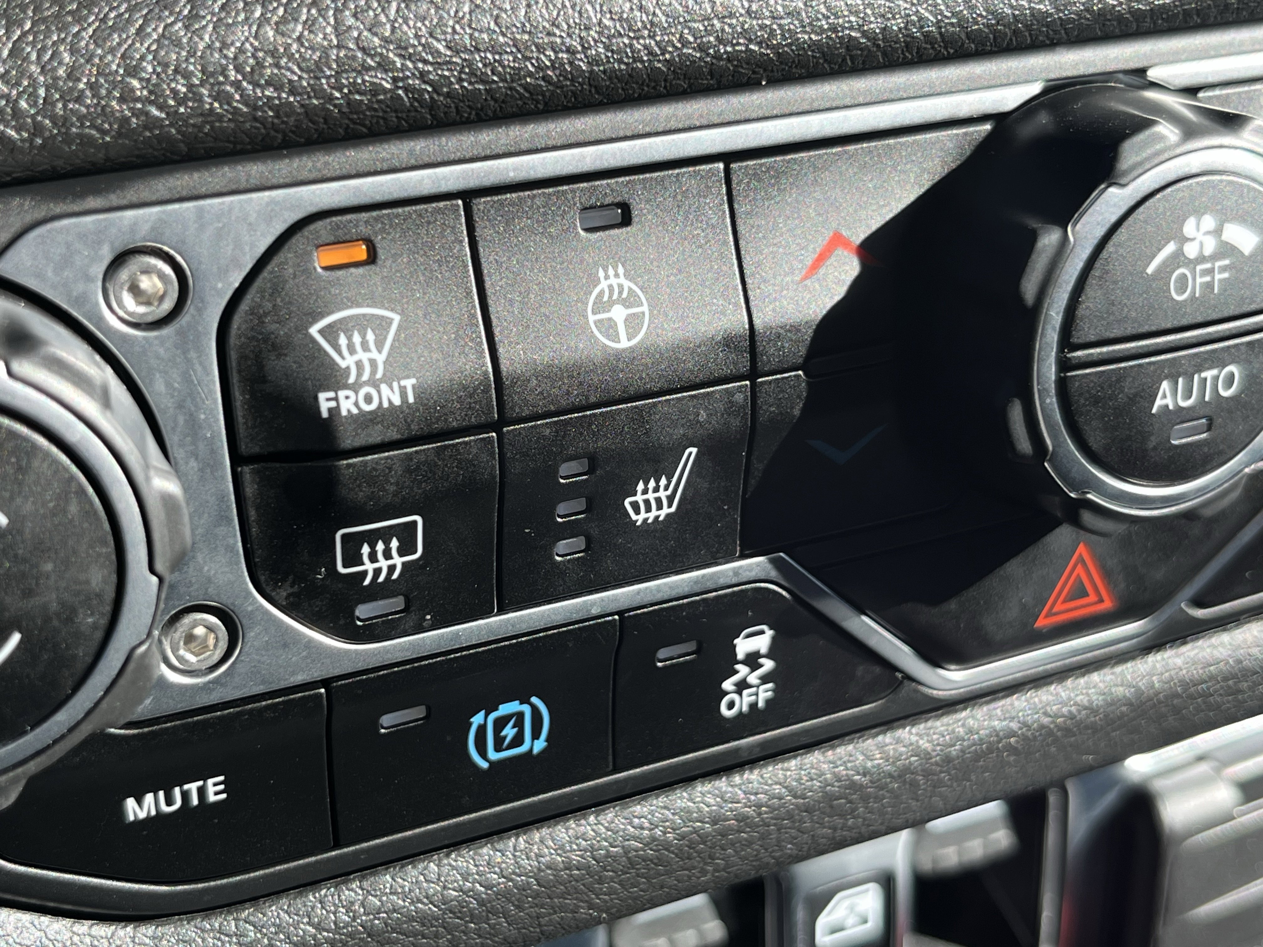 Used 2024 Jeep Wrangler Unlimited w/ Convenience Group image 29