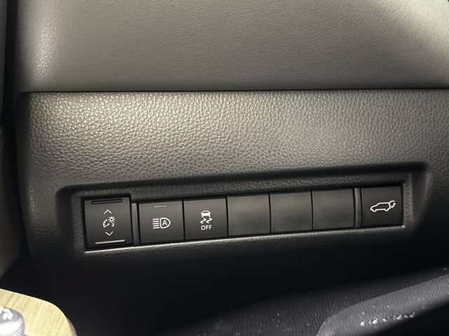 Certified 2024 Toyota Venza XLE AWD/4WD image 39