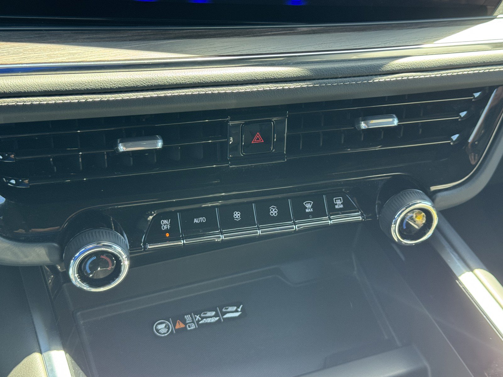 Used 2025 Chevrolet Tahoe LT RWD image 19