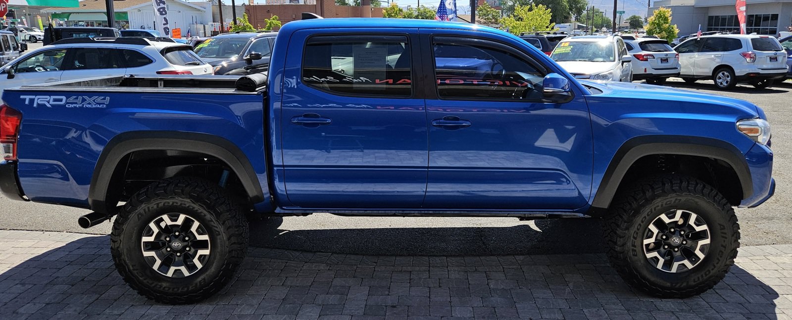 Used 2016 Toyota Tacoma TRD Off-Road w/ Towing Package AWD/4WD image 2