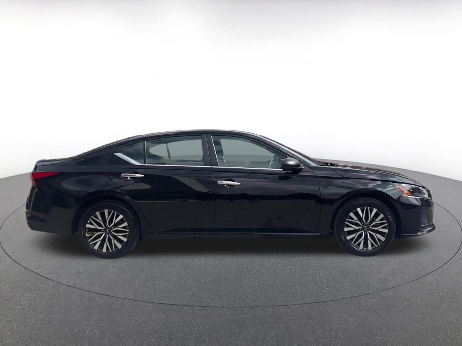 Used 2025 Nissan Altima 2.5 SV FWD image 16