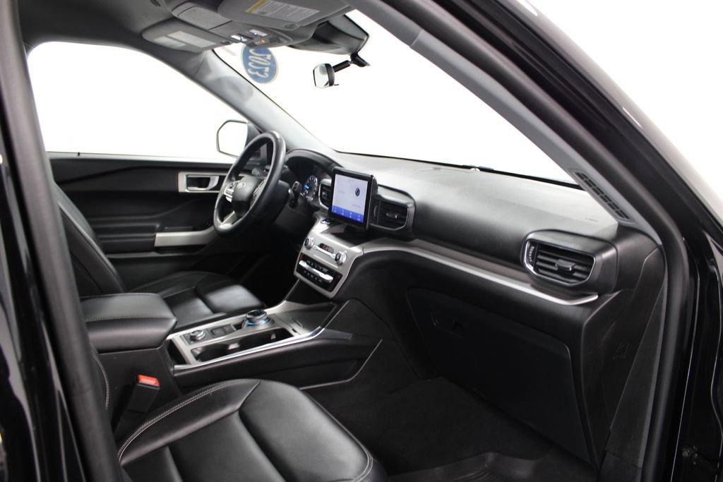 Used 2023 Ford Explorer XLT w/ Equipment Group 202A image 28