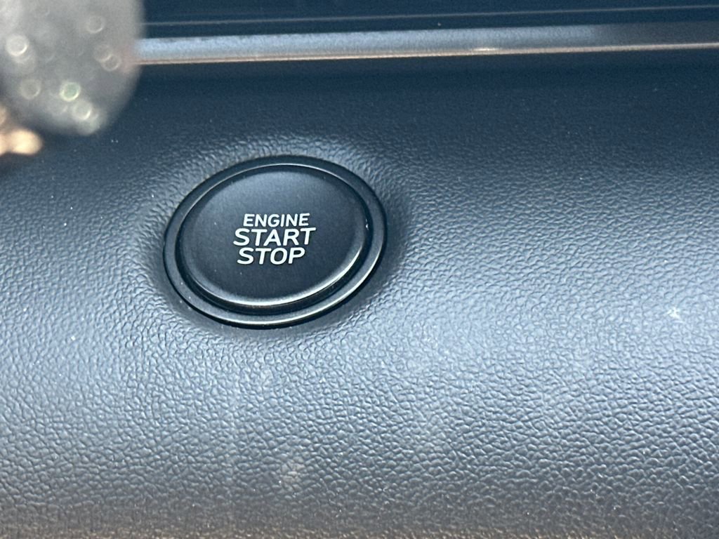 Used 2025 Hyundai Elantra Sport image 30