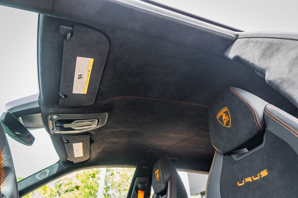 Used 2024 Lamborghini Urus Performante AWD/4WD image 35