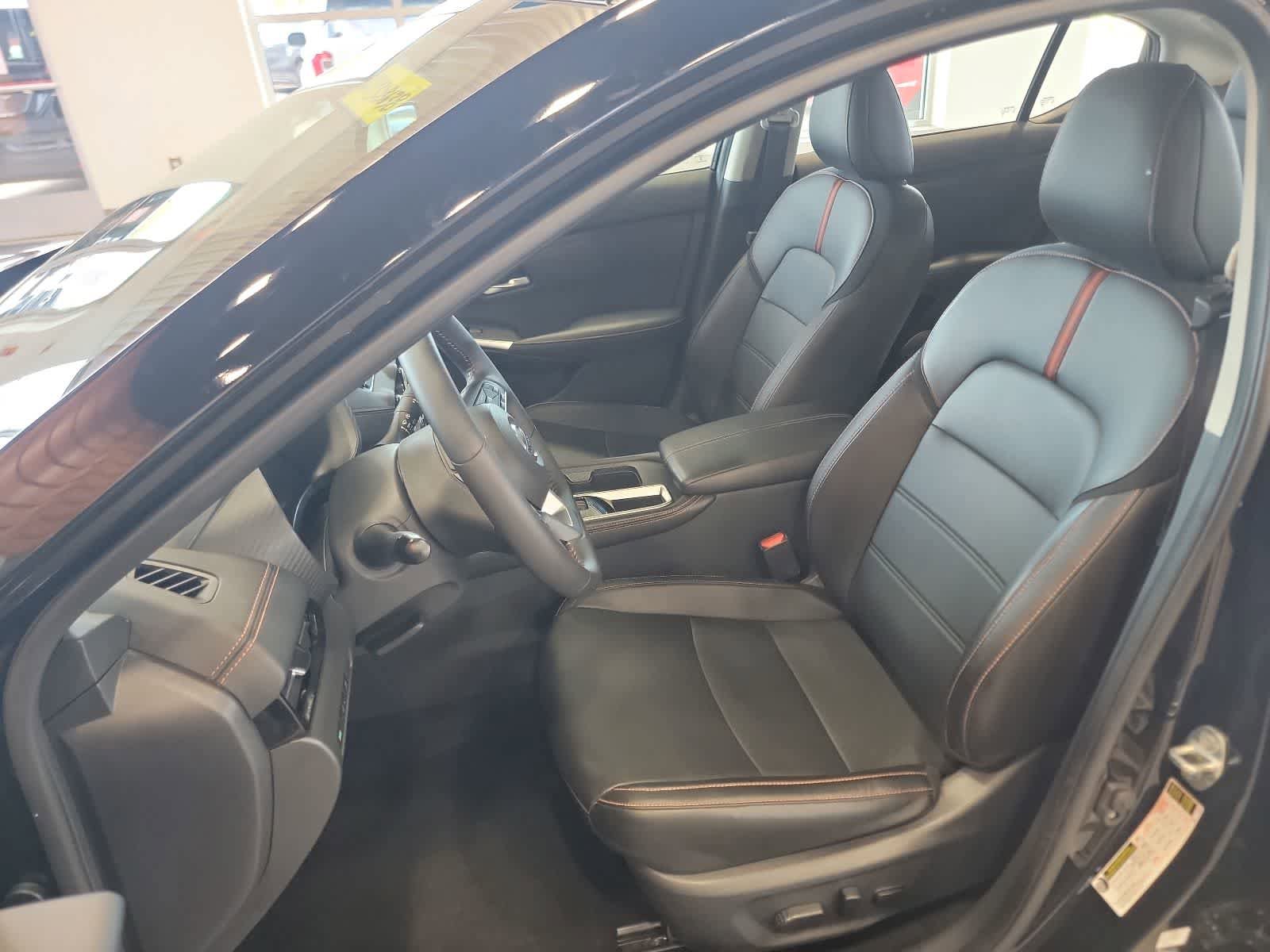 Used 2023 Nissan Sentra SR w/ SR Premium Package FWD image 17