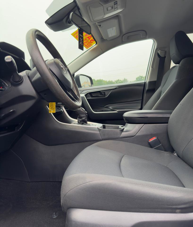 Used 2021 Toyota RAV4 LE AWD/4WD image 8