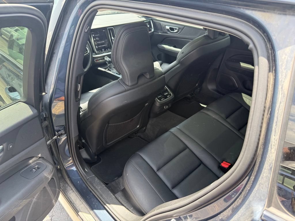 Used 2020 Volvo V60 T5 Cross Country AWD/4WD image 6