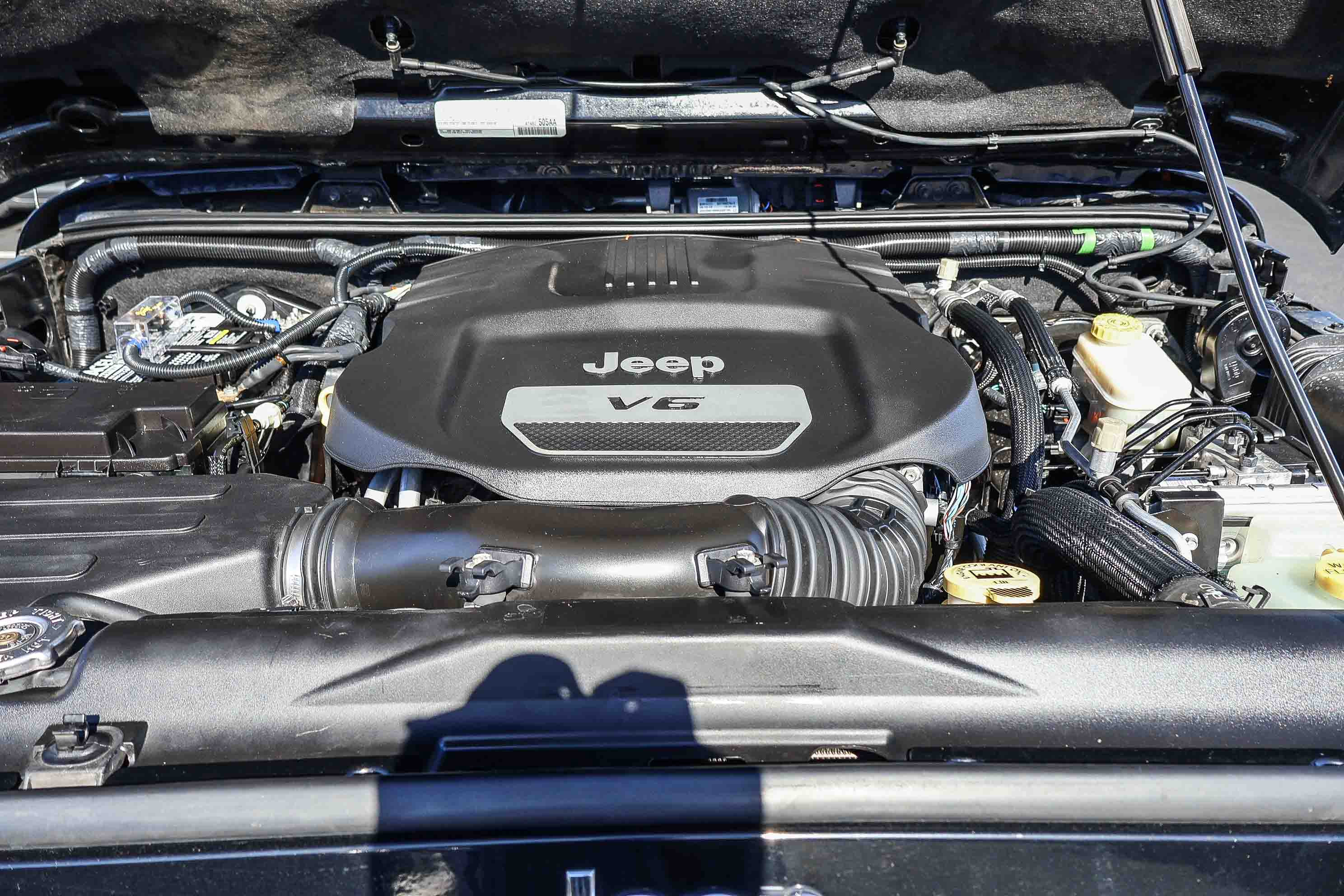 Used 2016 Jeep Wrangler Unlimited Sahara w/ Connectivity Group image 20