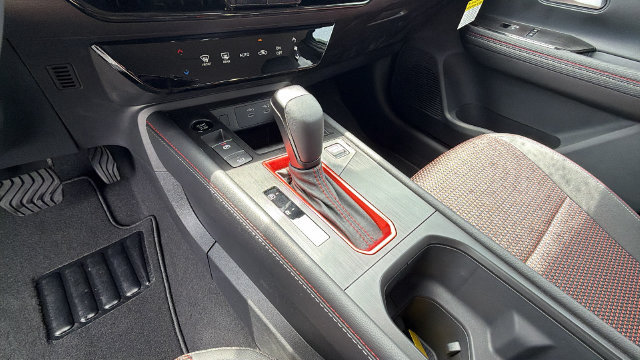 New 2026 Nissan Kicks SR AWD/4WD image 24