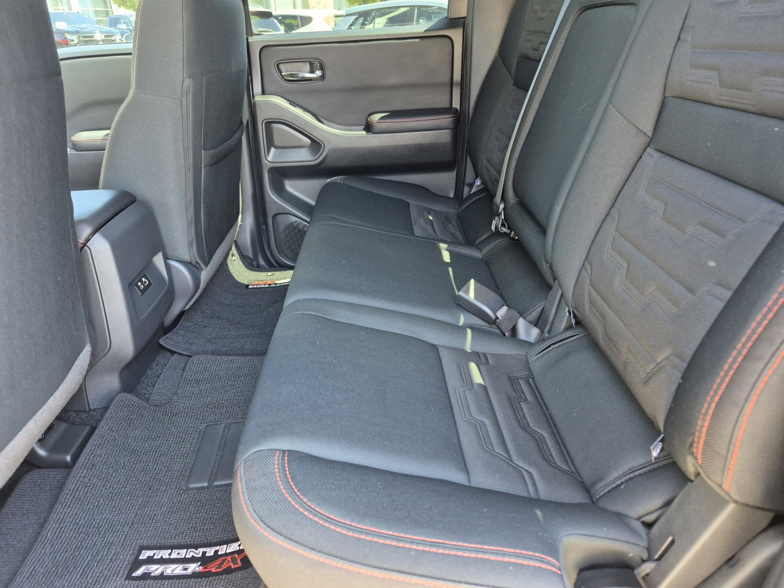 Used 2025 Nissan Frontier PRO-4X AWD/4WD image 17