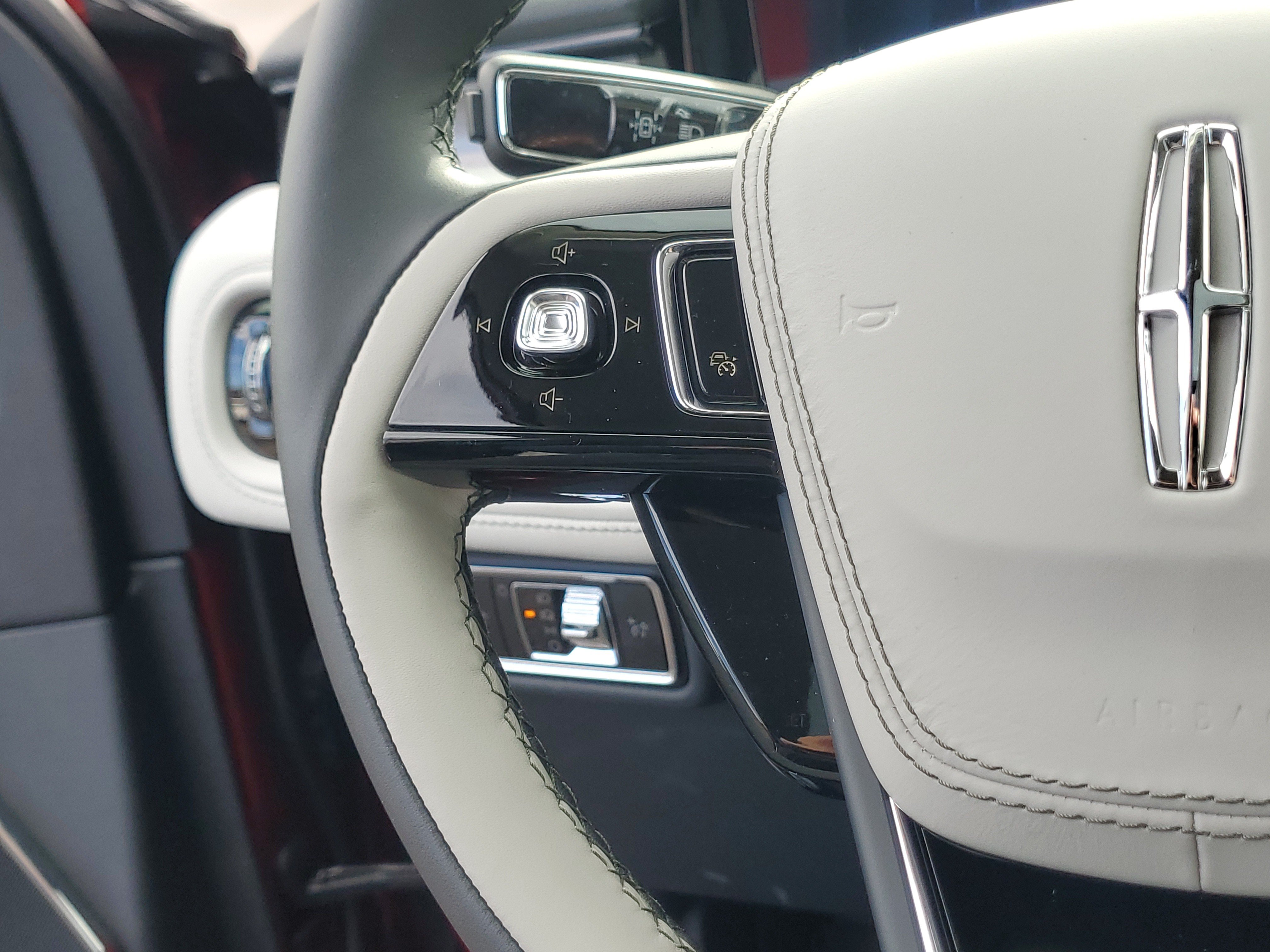 New 2027 Lincoln Aviator AWD image 16