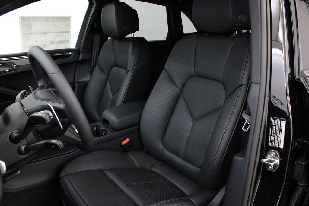 New 2025 Porsche Macan image 4