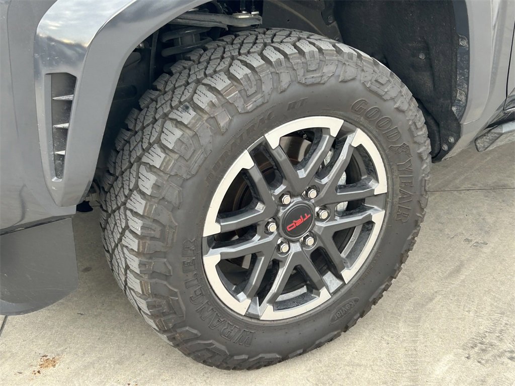 Used 2025 Toyota Tacoma TRD Sport image 9
