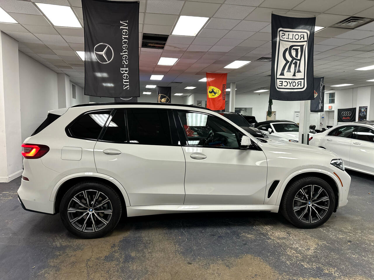 Used 2022 BMW X5 xDrive40i w/ M Sport Package AWD/4WD image 5