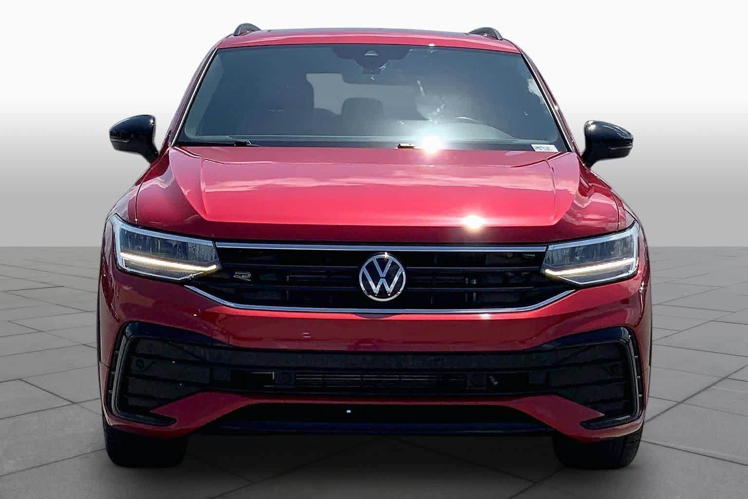Used 2024 Volkswagen Tiguan SE R-Line FWD image 4