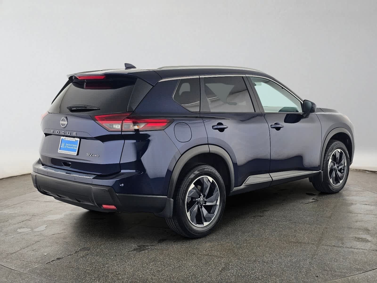 Used 2024 Nissan Rogue SV w/ SV Premium Package AWD/4WD image 3