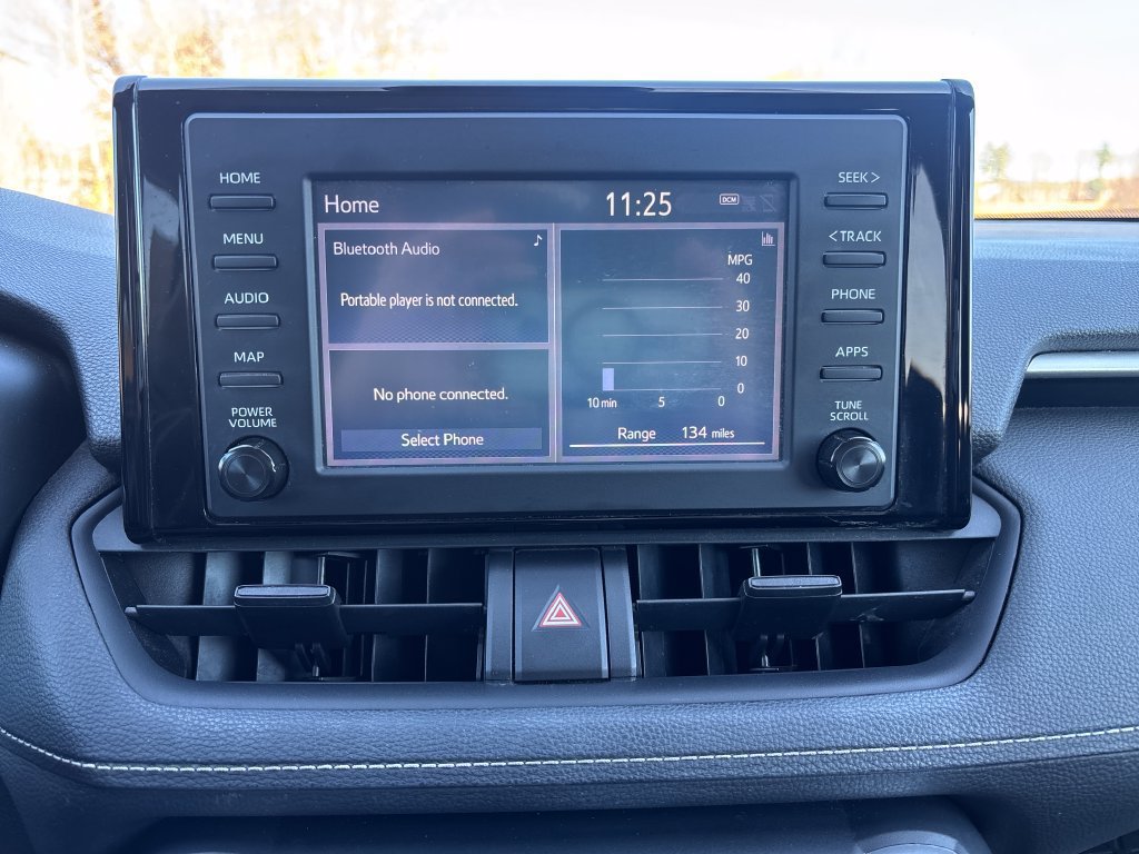 Used 2019 Toyota RAV4 LE w/ Carpet Mat Package AWD/4WD image 18