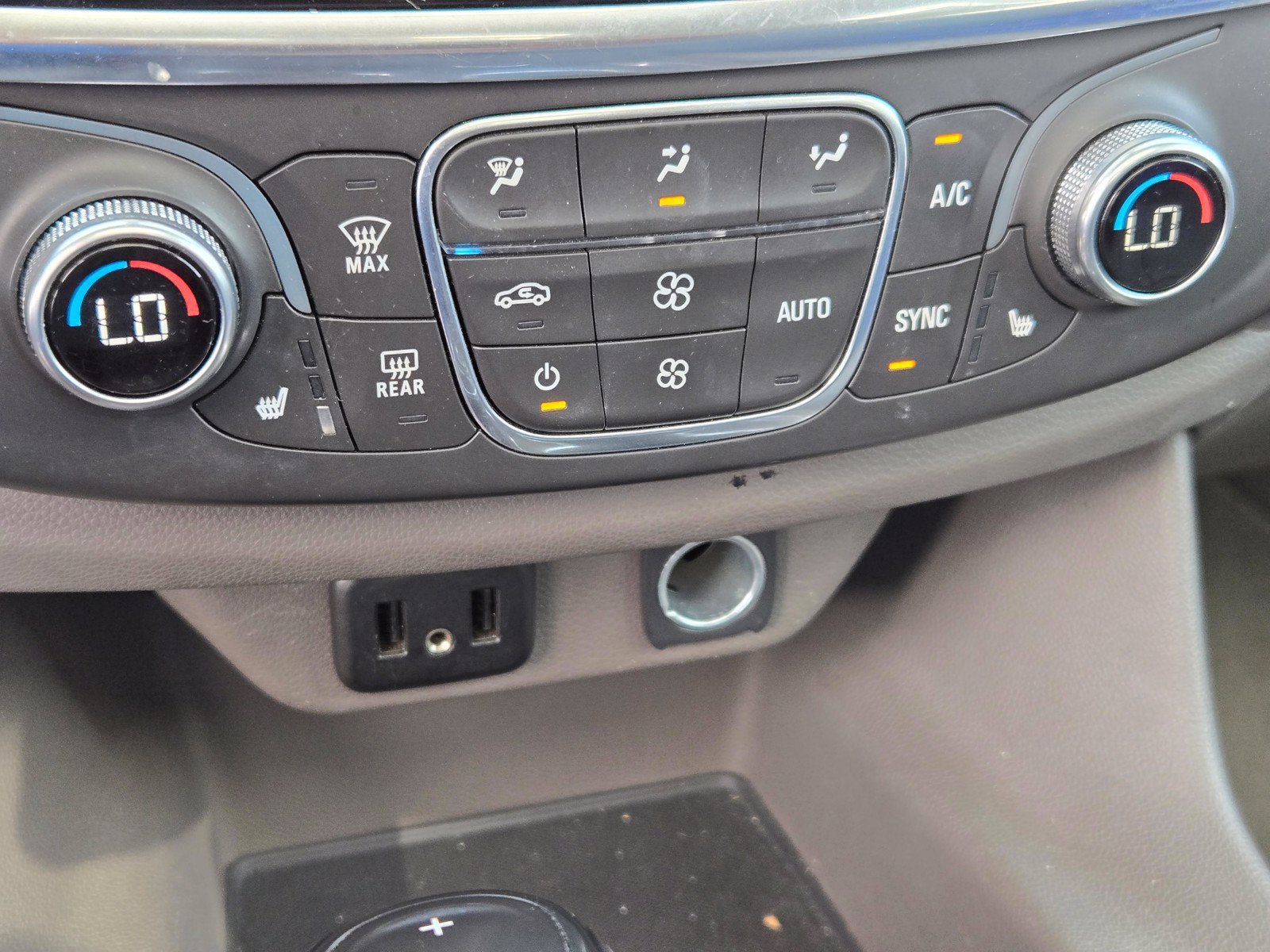 Used 2019 Chevrolet Traverse LT w/ LT Premium Package AWD/4WD image 19