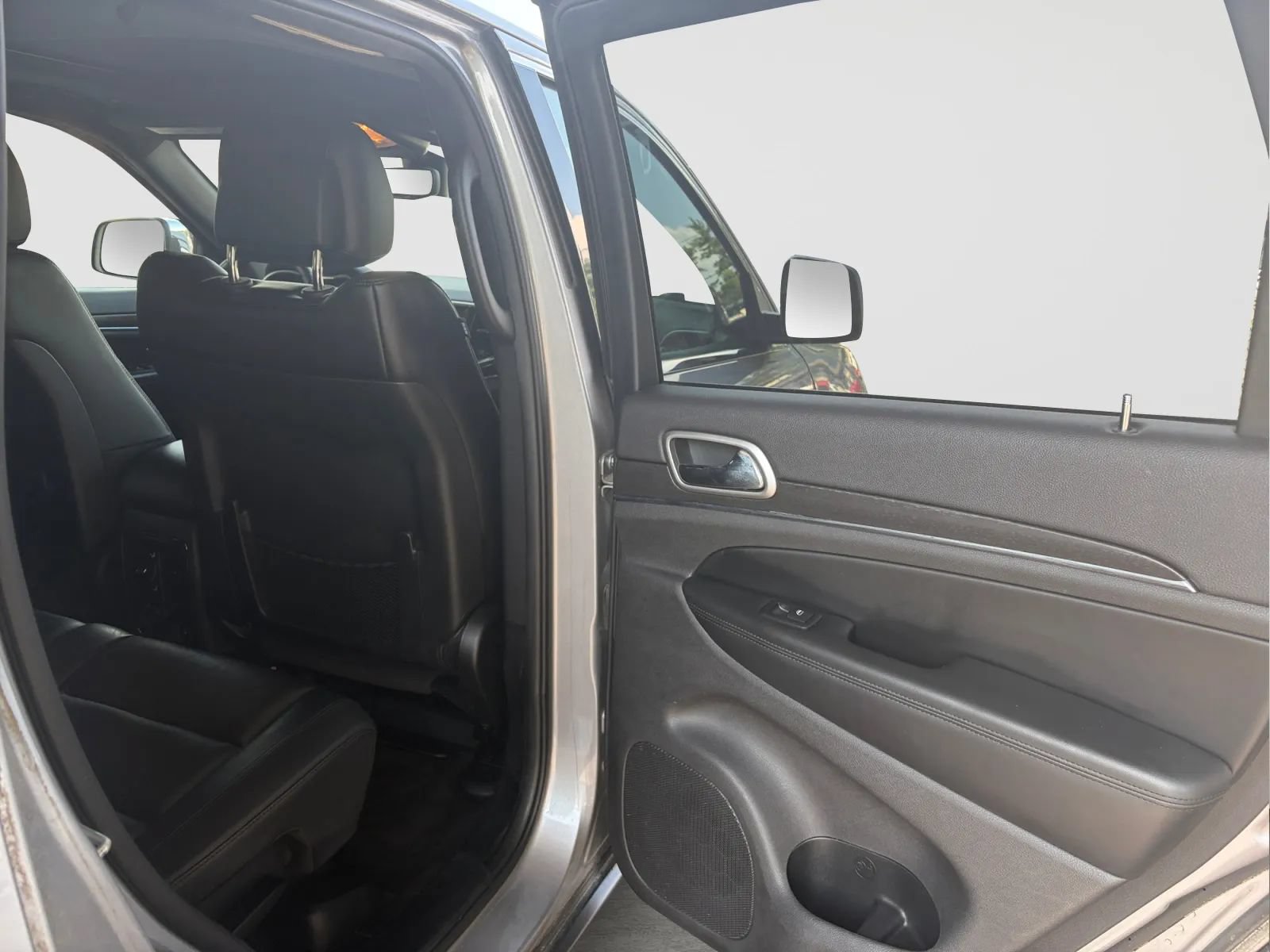Used 2018 Jeep Grand Cherokee Limited AWD/4WD image 17