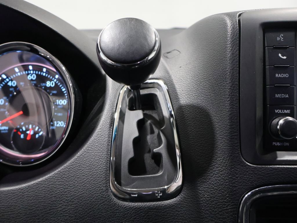 Used 2013 Chrysler Town & Country Touring image 30