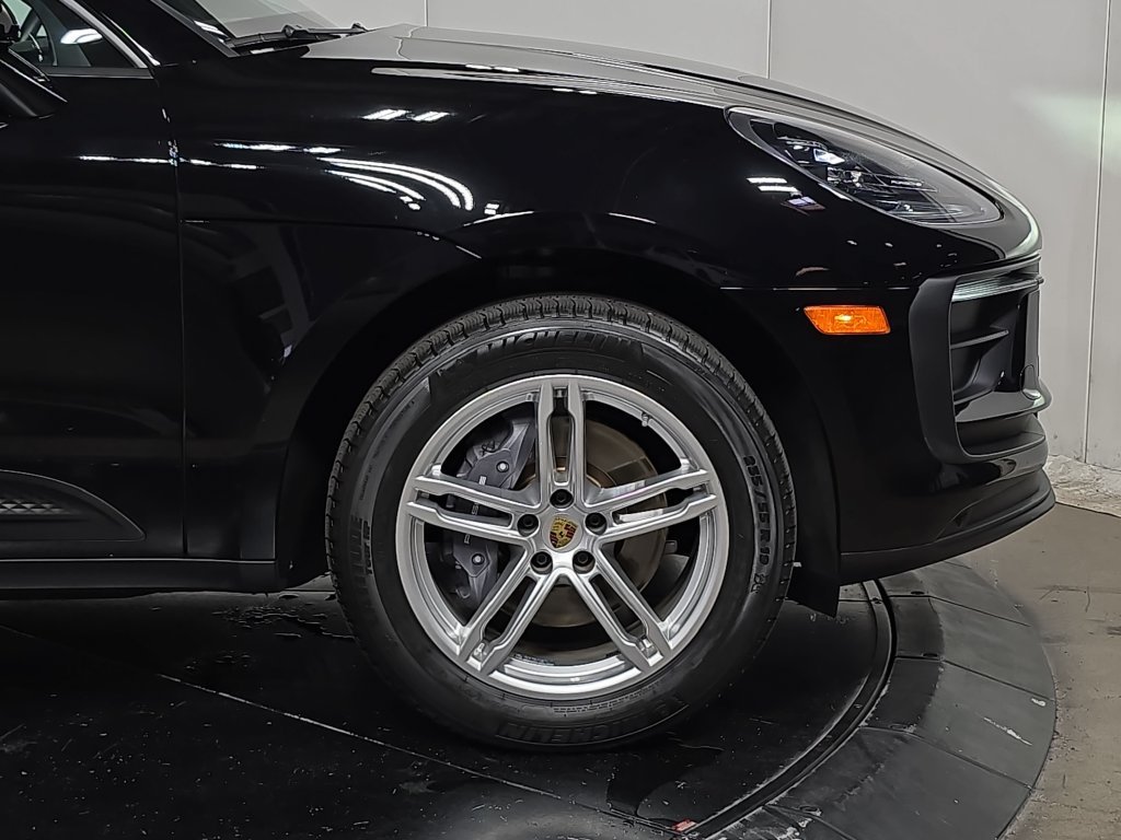 Certified 2023 Porsche Macan AWD/4WD image 11