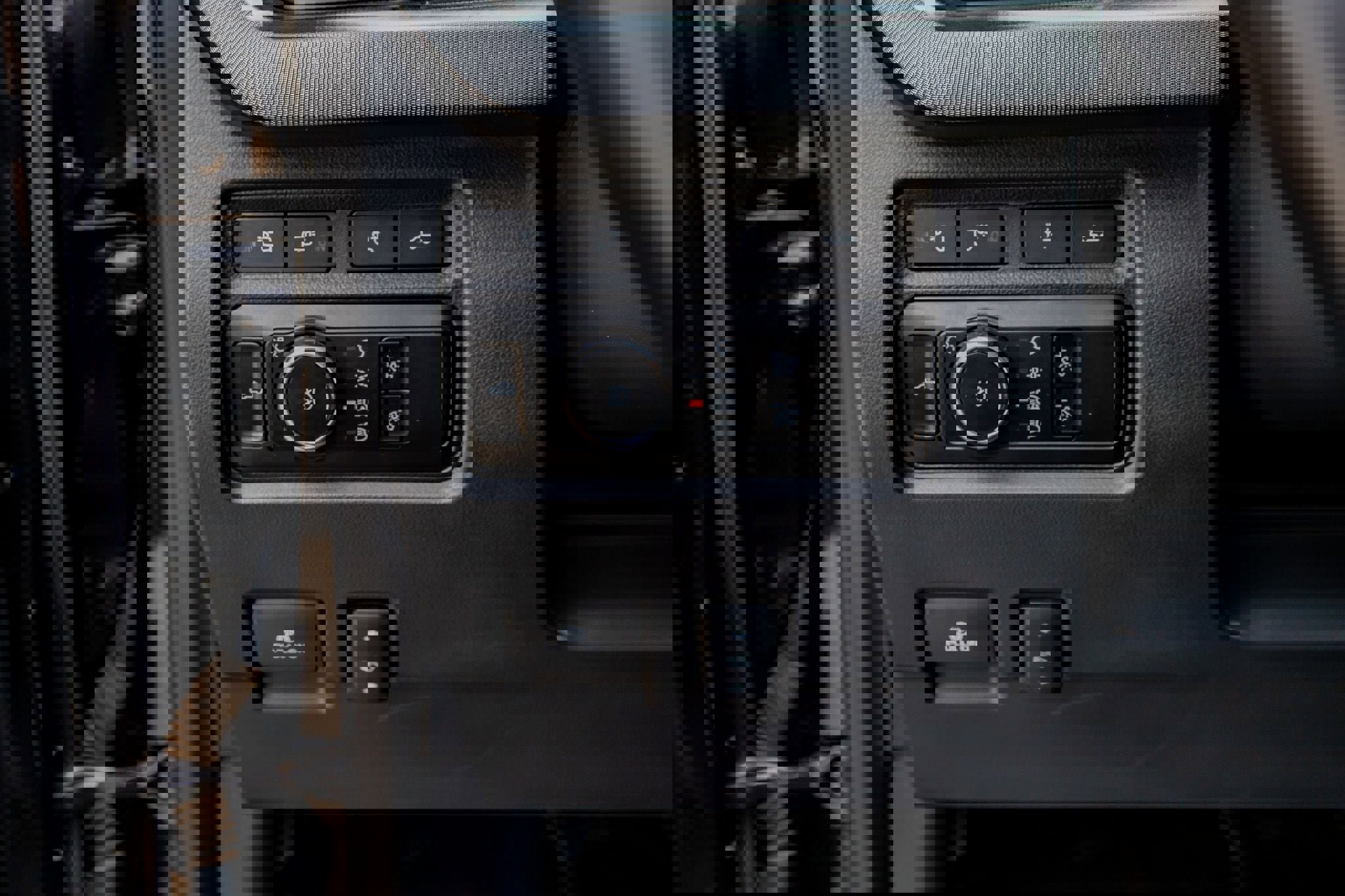 Used 2023 Ford F450 Platinum w/ FX4 Off-Road Package image 20