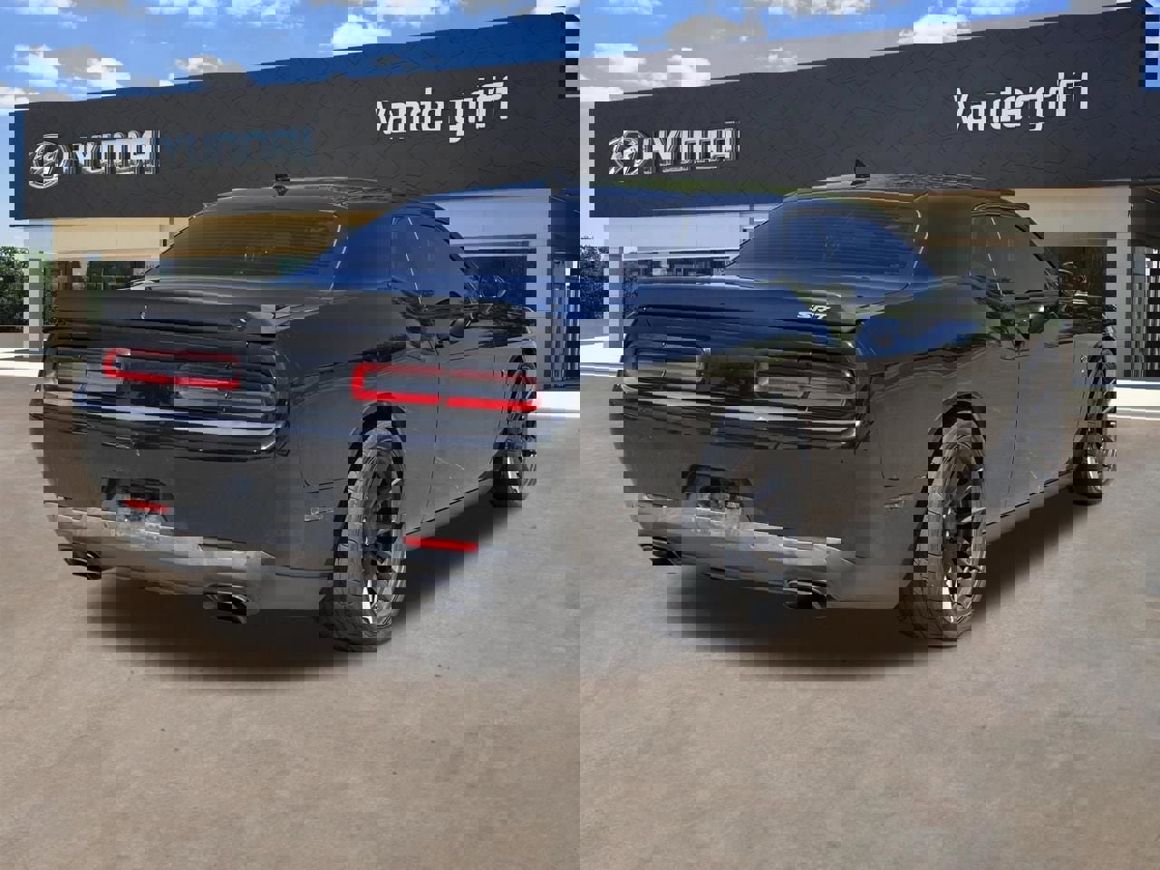 Used 2016 Dodge Challenger SRT Hellcat image 10