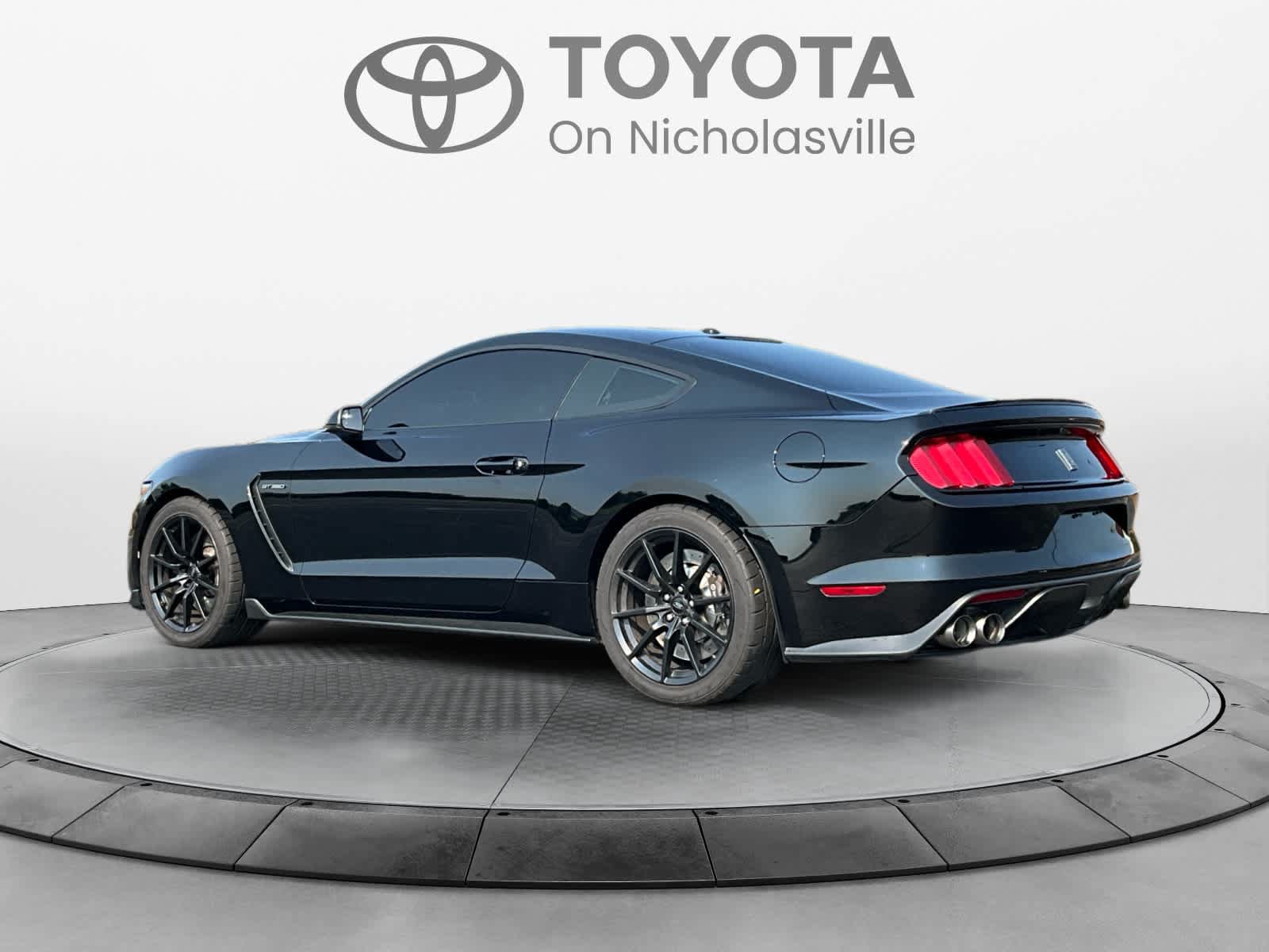 Used 2016 Ford Mustang Shelby GT350 w/ Technology Package RWD image 3