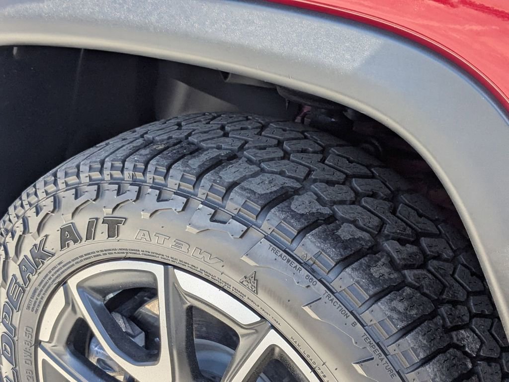 Used 2025 Jeep Compass Trailhawk image 29