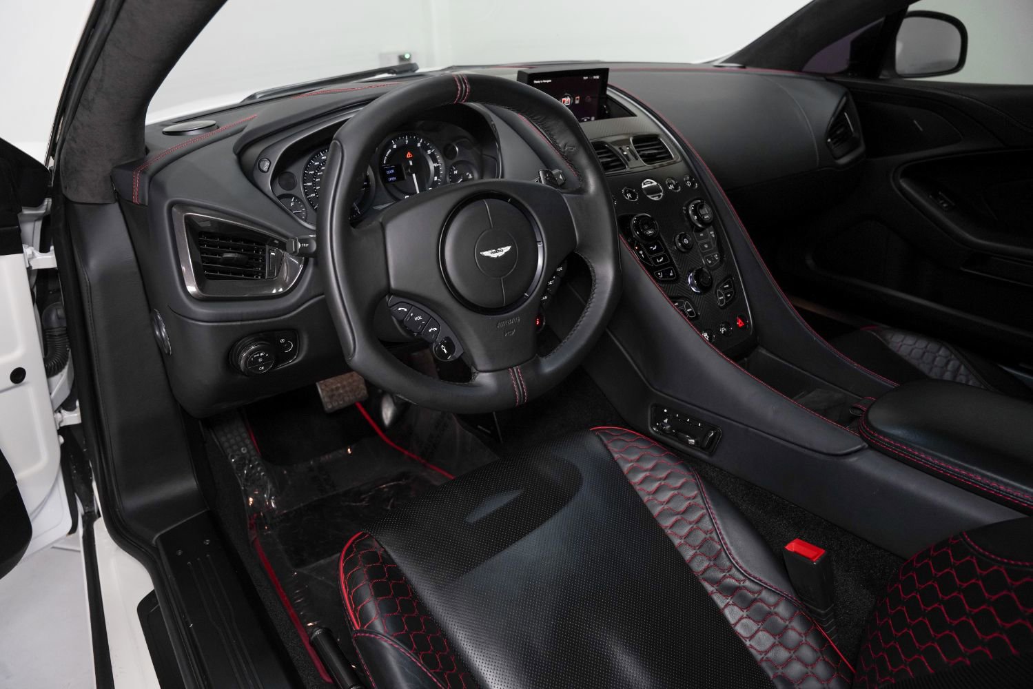 Used 2014 Aston Martin Vanquish Coupe image 40