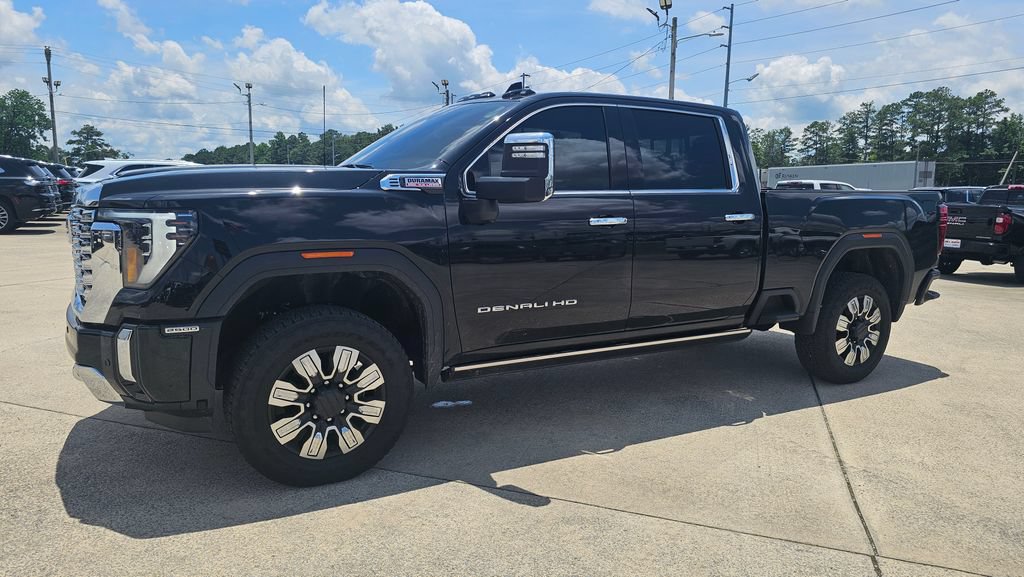 Used 2024 GMC Sierra 2500 Denali AWD/4WD image 3