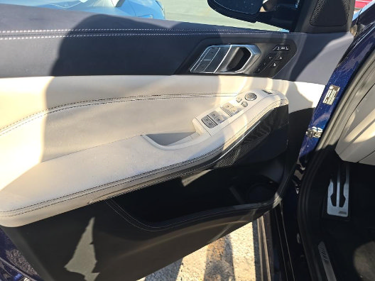Used 2022 BMW X7 xDrive40i w/ M Sport Package AWD/4WD image 11