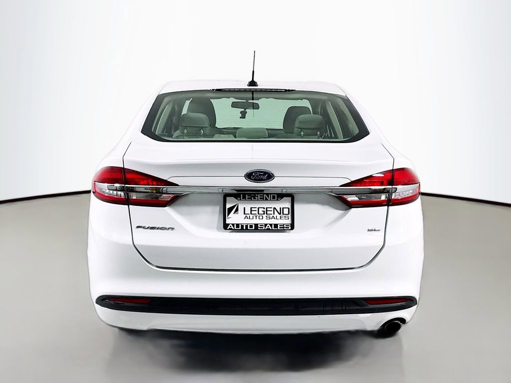 Used 2017 Ford Fusion SE image 7