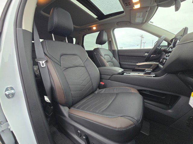 New 2025 Nissan Pathfinder Platinum w/ Cargo Package image 12