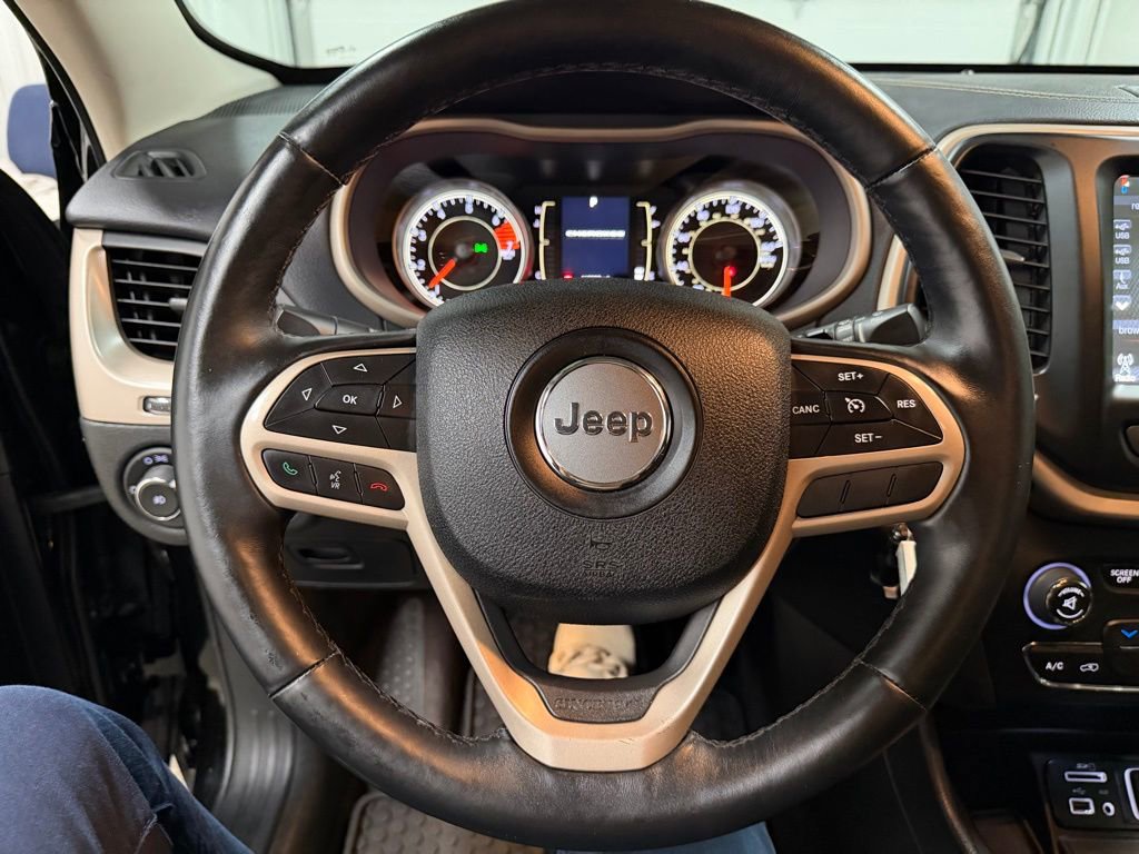 Used 2017 Jeep Cherokee Latitude w/ Cold Weather Group image 36