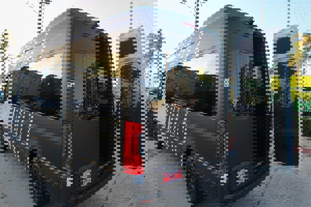 Used 2024 Mercedes-Benz Sprinter 2500 image 31