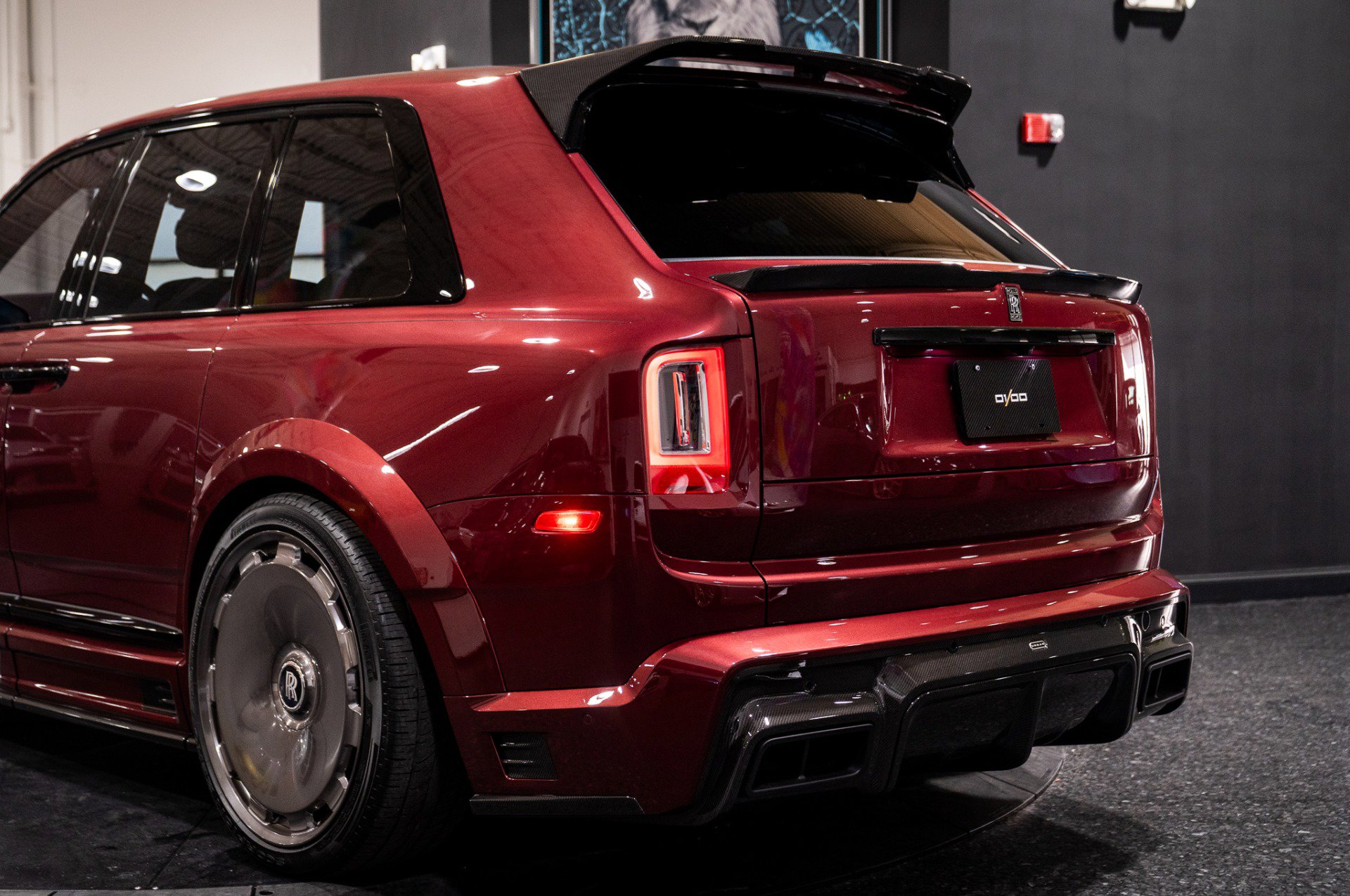 Used 2022 Rolls-Royce Cullinan Black Badge w/ Dark Exterior Package image 20