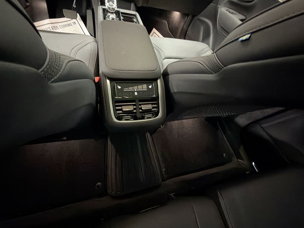 Used 2025 Volvo XC90 B6 Plus w/ Protection Package Premier image 22