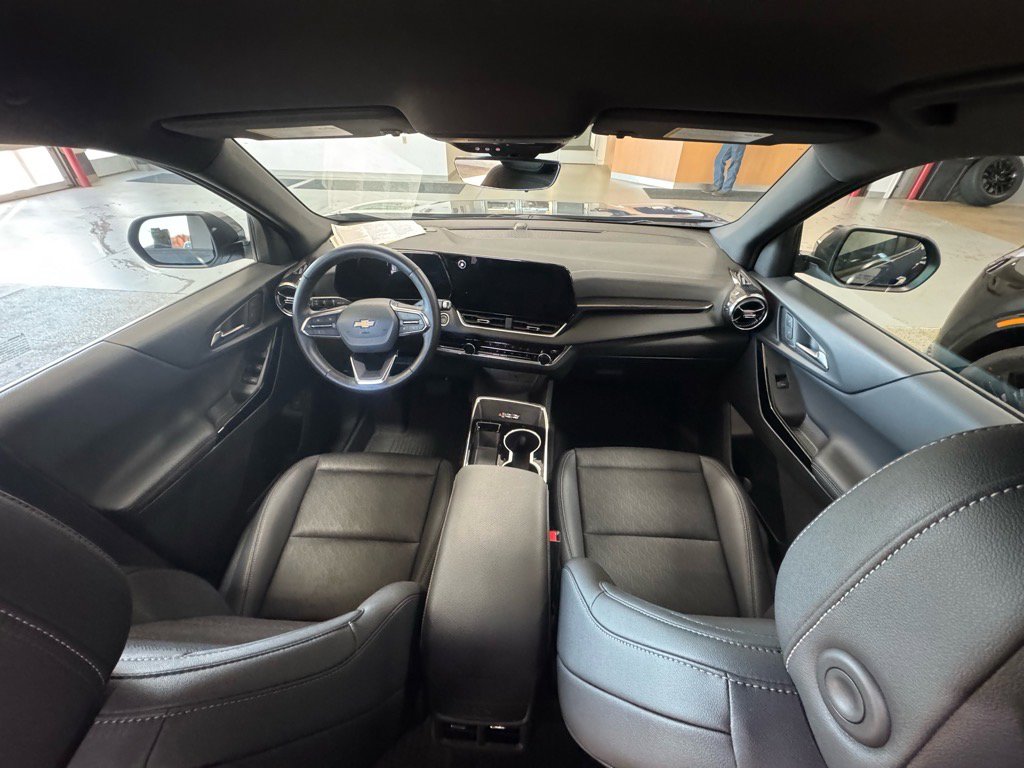 Used 2025 Chevrolet Equinox LT w/ Convenience Package II image 16